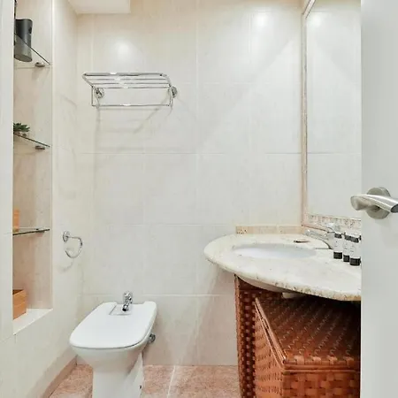 Big Apartment, Close To Train Station *