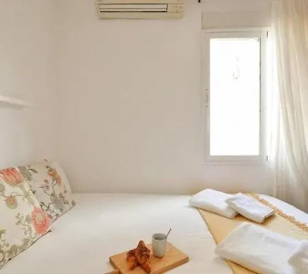 Big Apartment, Close To Train Station Daire *