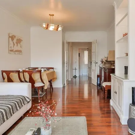 Daire Big Apartment, Close To Train Station Málaga