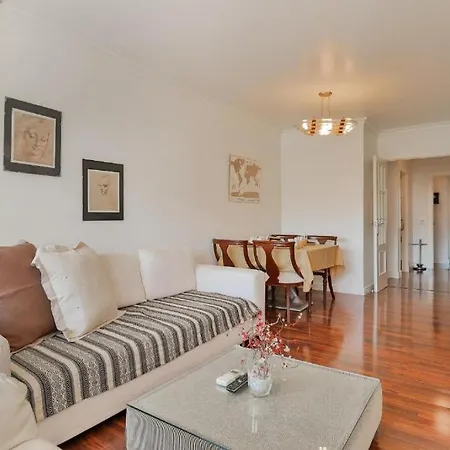 Big Apartment, Close To Train Station *