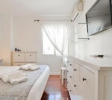 Daire Big Apartment, Close To Train Station
