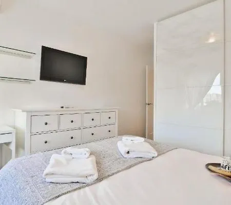 Big Apartment, Close To Train Station * Malaga