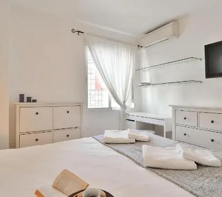 Apartment Big Apartment, Close To Train Station Malaga