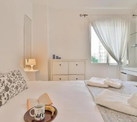 Big Apartment, Close To Train Station Malaga