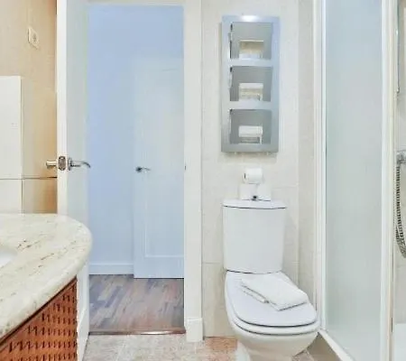 Big Apartment, Close To Train Station * Malaga