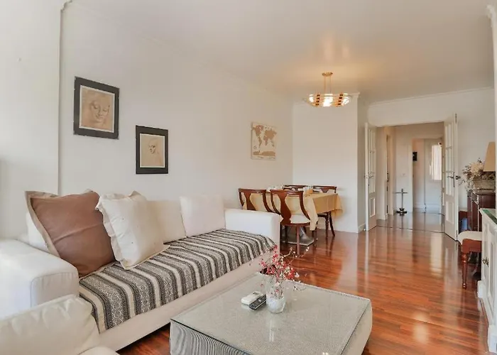 Big Apartment, Close To Train Station *