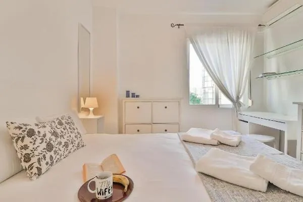 Big Apartment, Close To Train Station Màlaga