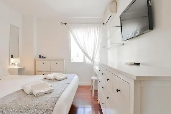 Apartmán Big Apartment, Close To Train Station