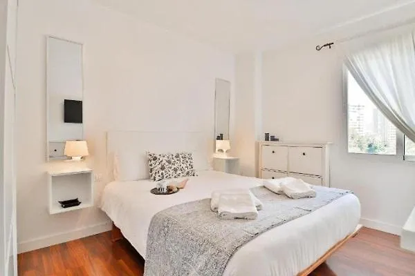 Big Apartment, Close To Train Station Apartmán *