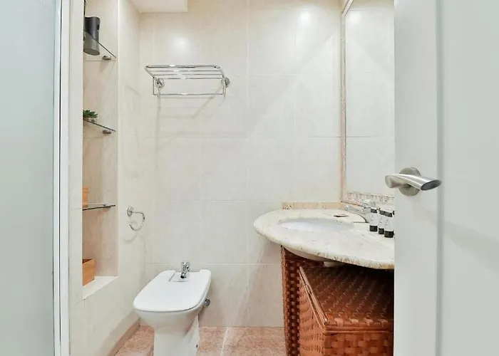 Big Apartment, Close To Train Station *
