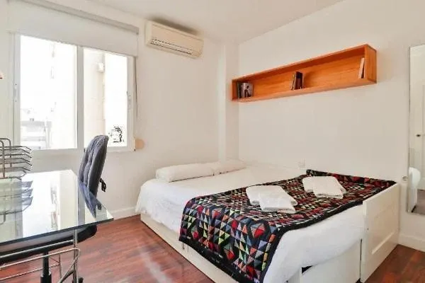 Apartmán Big Apartment, Close To Train Station