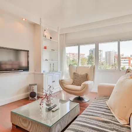 Big Apartment, Close To Train Station Apartamento